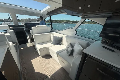 Cruisers Yachts 50 Cantius image