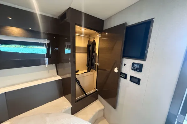 Cruisers Yachts 50 Cantius image