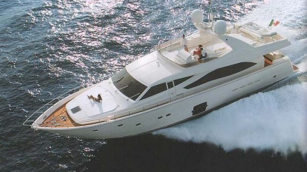 Ferretti Yachts 830 