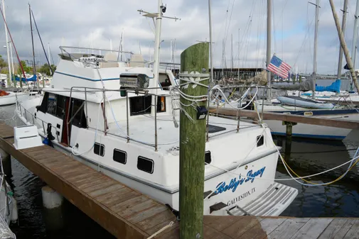 Mainship 400 Trawler image