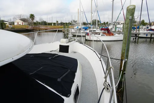 Mainship 400 Trawler image