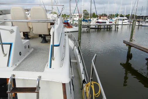 Mainship 400 Trawler image