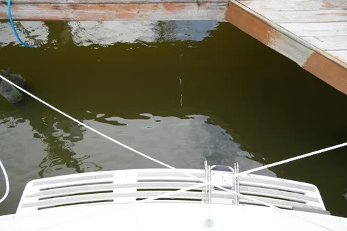 Mainship 400 Trawler image