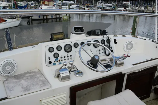 Mainship 400 Trawler image