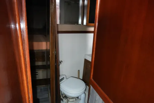 Mainship 400 Trawler image