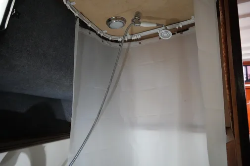 Mainship 400 Trawler image