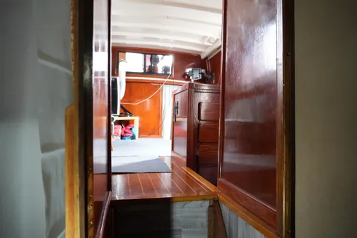 Mainship 400 Trawler image