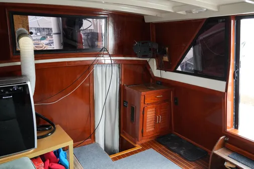 Mainship 400 Trawler image