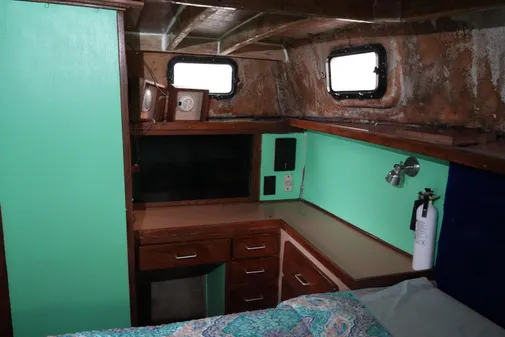 Mainship 400 Trawler image