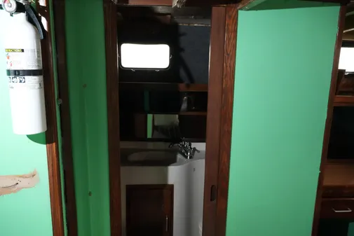 Mainship 400 Trawler image