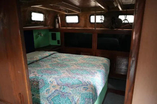 Mainship 400 Trawler image