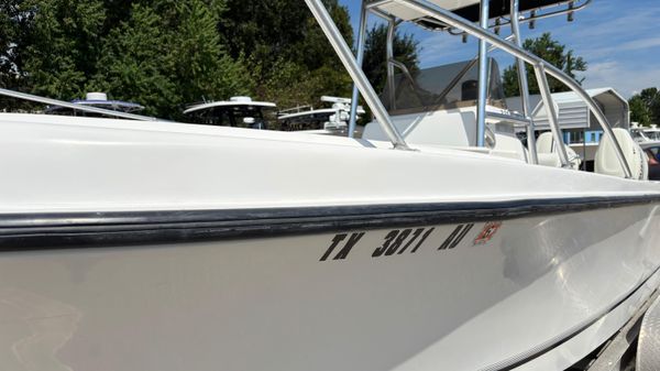 Mako 221 Center Console 