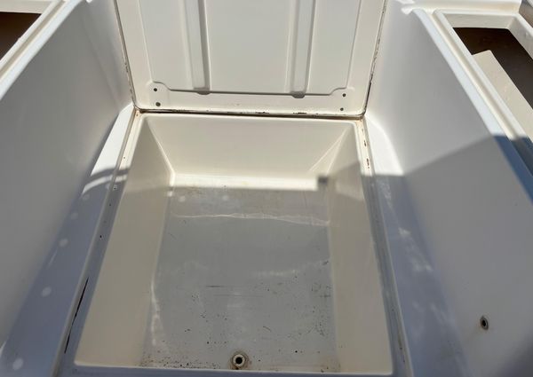 Mako 221-CENTER-CONSOLE image