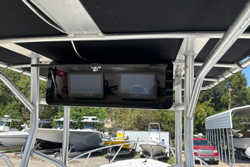 Mako 221-CENTER-CONSOLE image