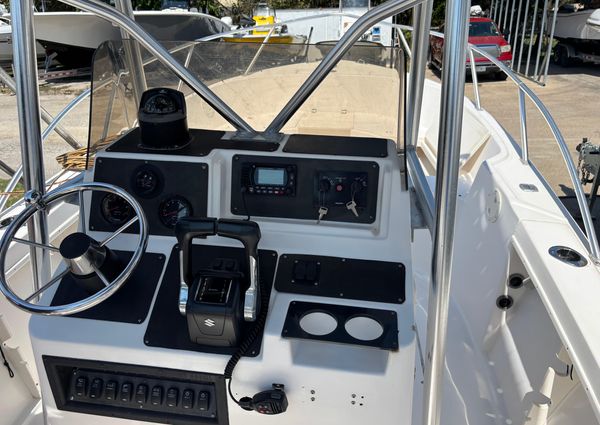 Mako 221-CENTER-CONSOLE image