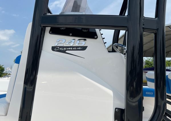 Robalo 246-CAYMAN image
