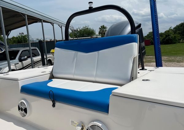 Robalo 246-CAYMAN image