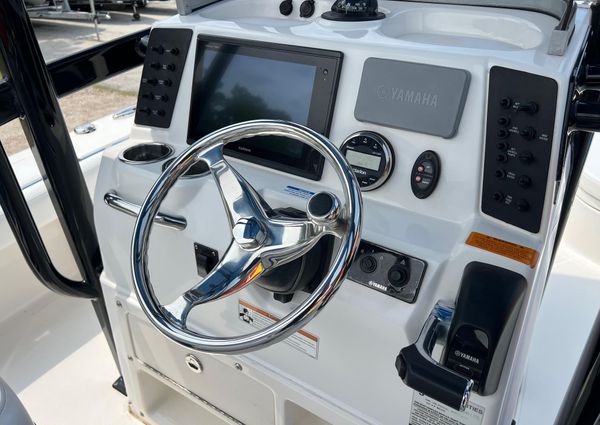 Robalo 246-CAYMAN image