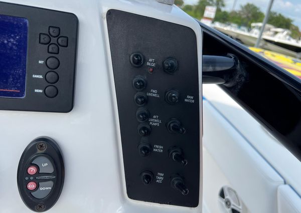 Robalo 246-CAYMAN image