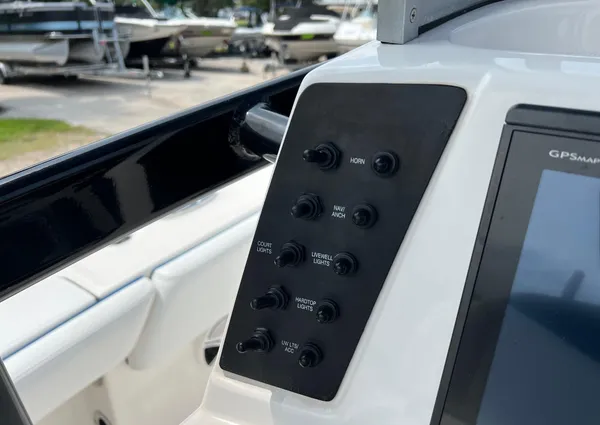 Robalo 246-CAYMAN image