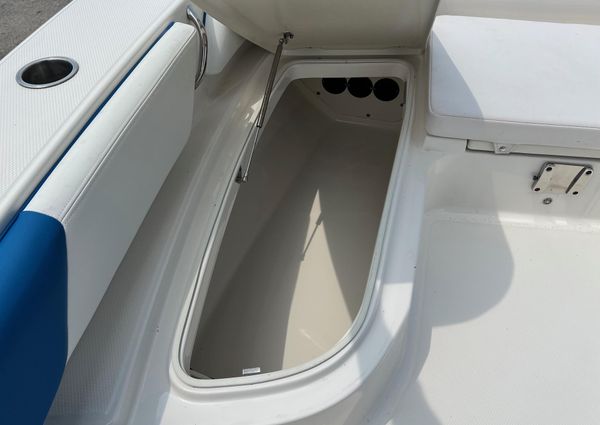 Robalo 246-CAYMAN image
