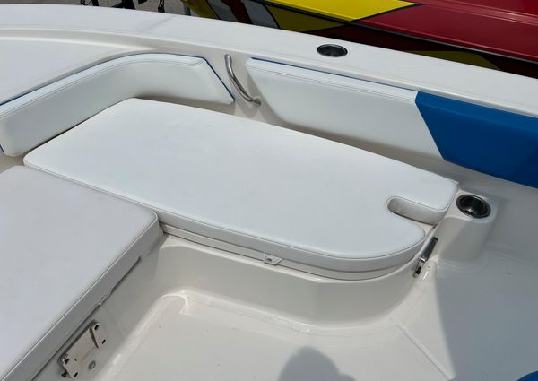 Robalo 246-CAYMAN image