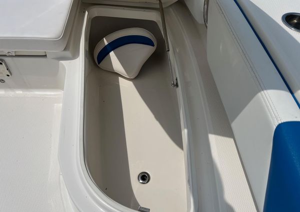 Robalo 246-CAYMAN image