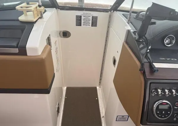 Sea-ray 270-SLX image