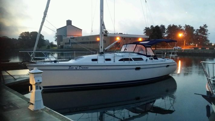 Catalina 350 - main image