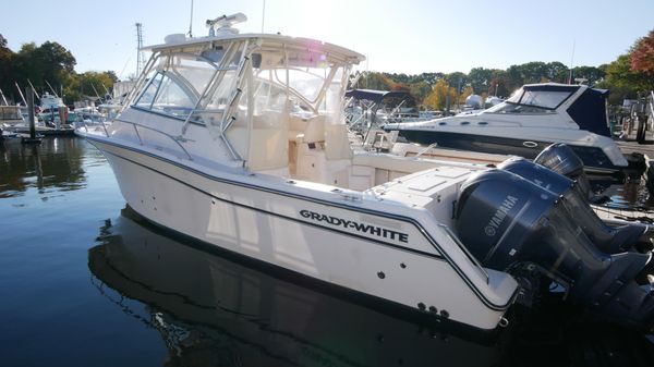Grady-White 330 Express