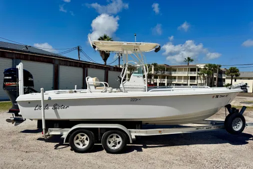 Everglades 223 Center Console image