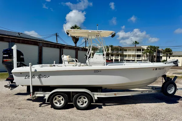 Everglades 223 Center Console image