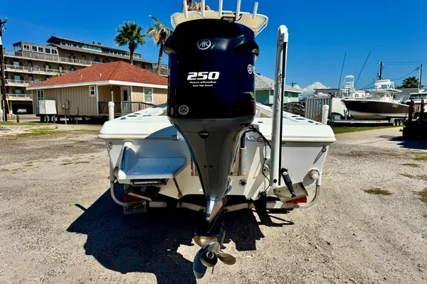 Everglades 223 Center Console image