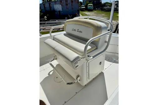 Everglades 223 Center Console image