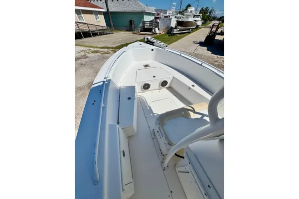 Everglades 223 Center Console image