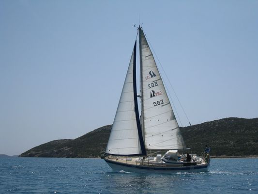 Hallberg-Rassy 352 - main image