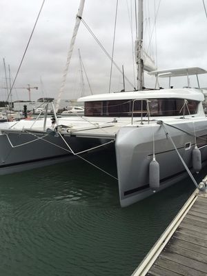 Lagoon 42 - main image