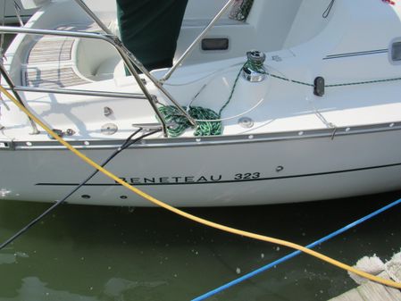 Beneteau 323 image