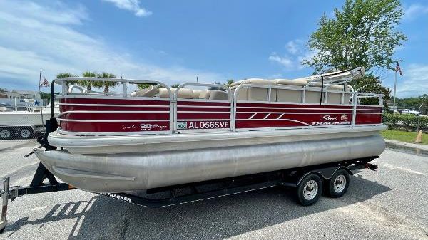 Sun Tracker Fishin' Barge 20 DLX 