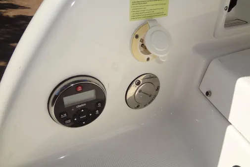 Formula 240 Bowrider image