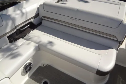 Formula 240 Bowrider image