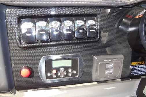 Formula 240 Bowrider image