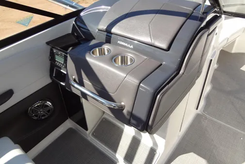 Formula 240 Bowrider image