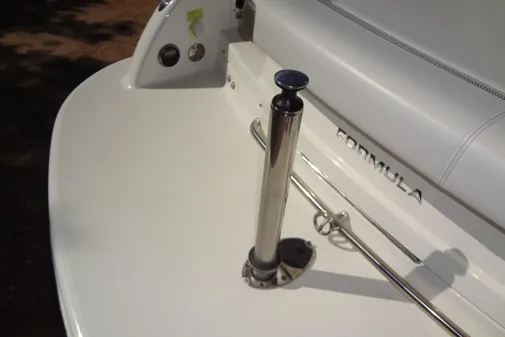 Formula 240 Bowrider image