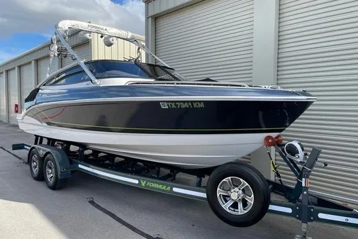 Formula 240 Bowrider image