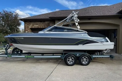 Formula 240 Bowrider image