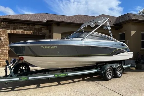 Formula 240 Bowrider image