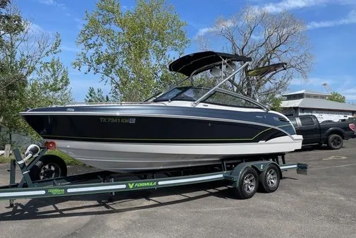 Formula 240 Bowrider image