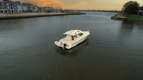 Tiara Yachts 3800 Open image