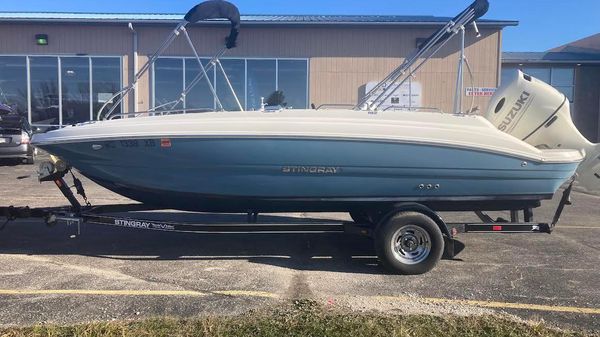 Stingray 192SC DECK BOAT W/175HP 